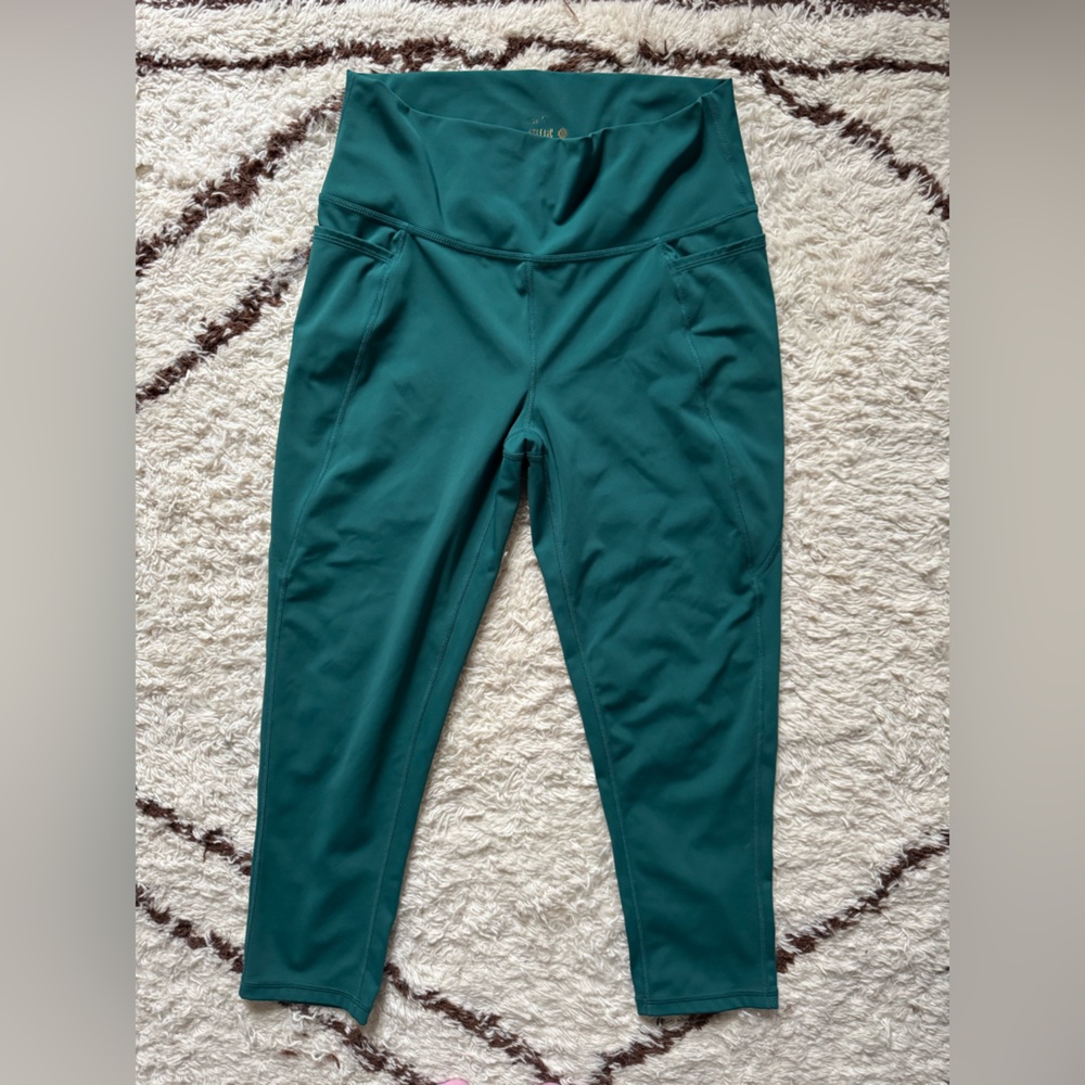 Lilly Pulitzer workout leggings
Matching sports bra is also in my listings
